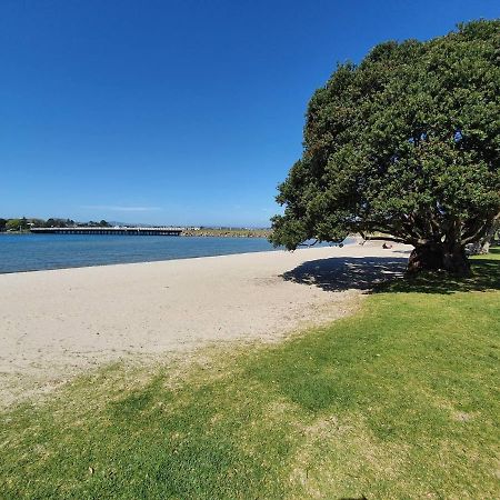 Tauranga - Big, Beautiful Villa On The Water! 外观 照片