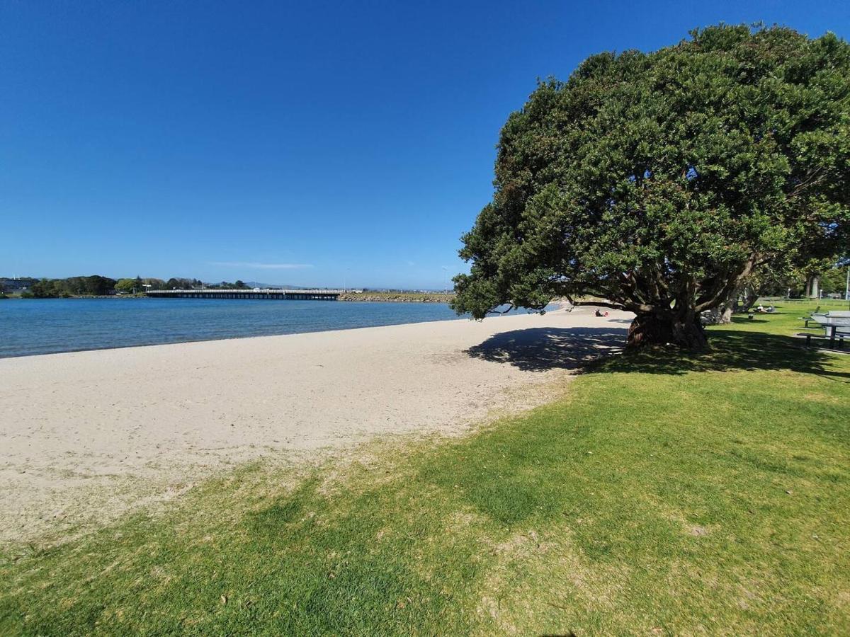 Tauranga - Big, Beautiful Villa On The Water! 外观 照片